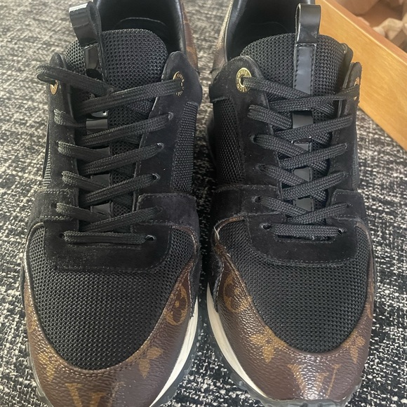 Gently worn Louis Vuitton sneakers. (See slight coloring on soles) - Picture 4 of 9